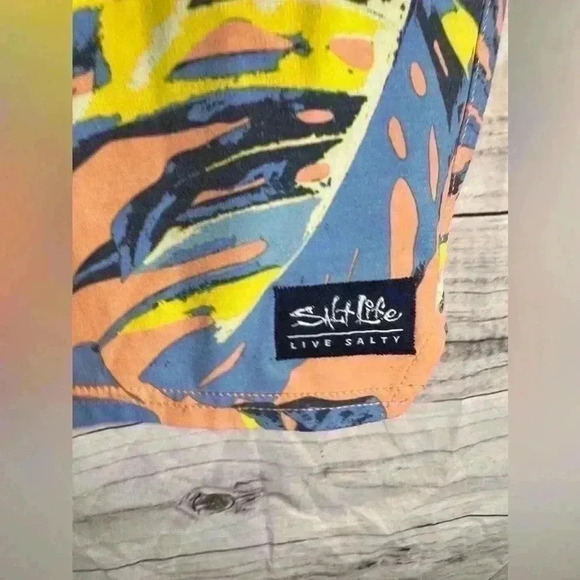 Salt life Hawaiian print swim trunks - Picture 4 of 7